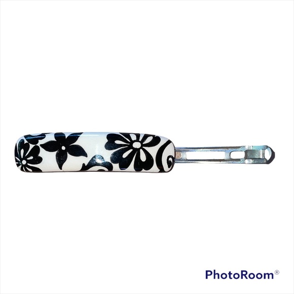 Handmade in Hawaii Aloha Print Hair Clip Black and White Floral - Picture 1 of 6